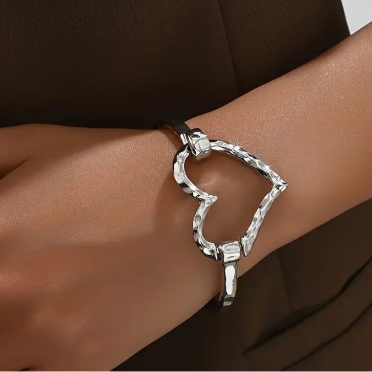Silver Stainless Steel Heart-Shaped Womens Bracelet 47$